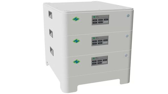 แบตเตอรี่ลิตยูมที่สามารถชาร์จใหม่ได้ สามารถสะสมได้ ทนทาน 51.2V 50Ah สําหรับบ้าน